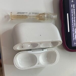 Apple White Wireless Earbuds with Case